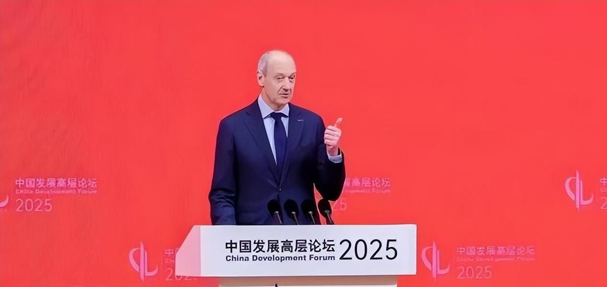 2025芯片大战迎来分水岭，中方警告全球“配合美国禁令就是违法”，美媒承认中国超越时刻已到(图5)