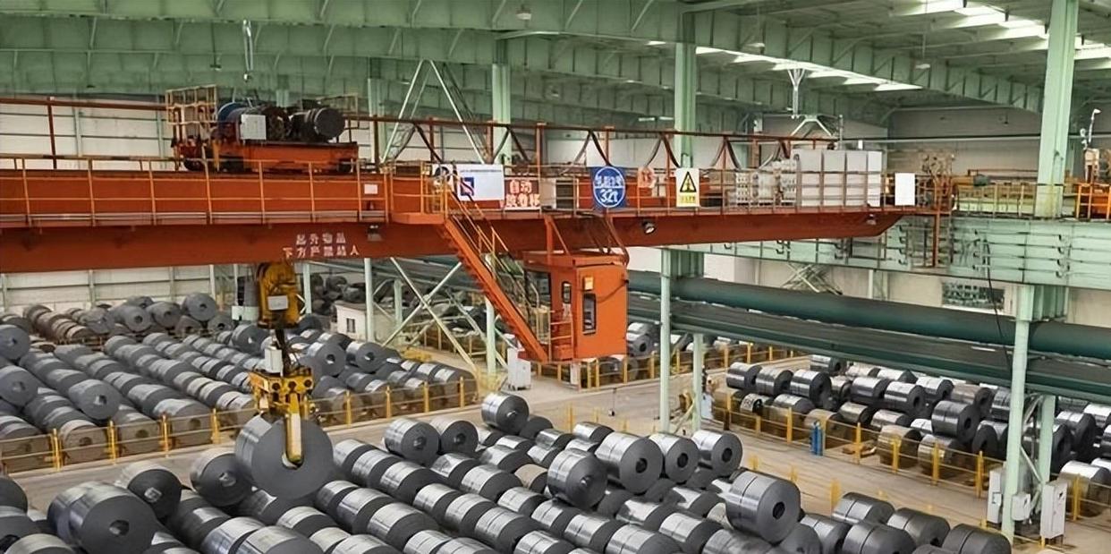 2025芯片大战迎来分水岭，中方警告全球“配合美国禁令就是违法”，美媒承认中国超越时刻已到(图2)