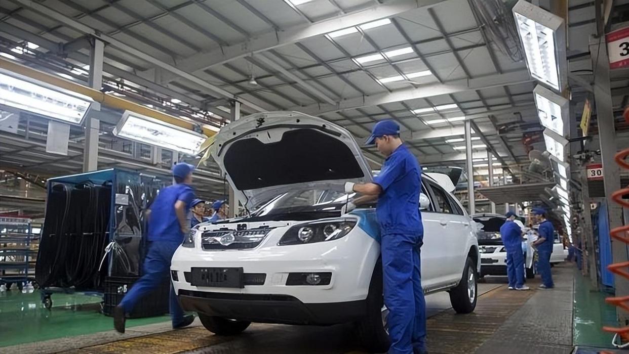 2025芯片大战迎来分水岭，中方警告全球“配合美国禁令就是违法”，美媒承认中国超越时刻已到(图3)