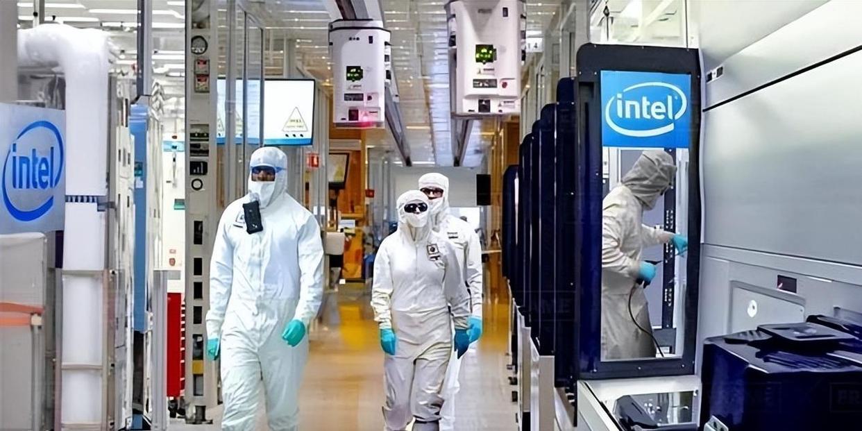 2025芯片大战迎来分水岭，中方警告全球“配合美国禁令就是违法”，美媒承认中国超越时刻已到(图9)